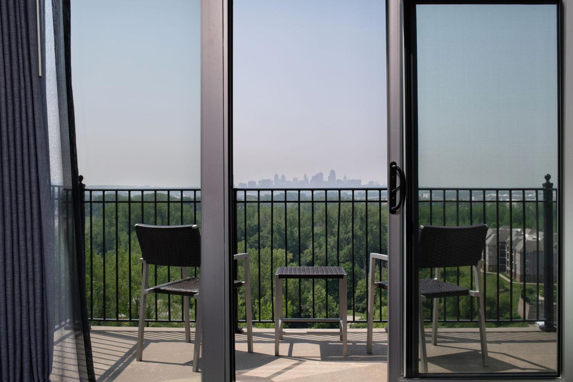 Courtyard Kansas City At Briarcliff Exterior photo
