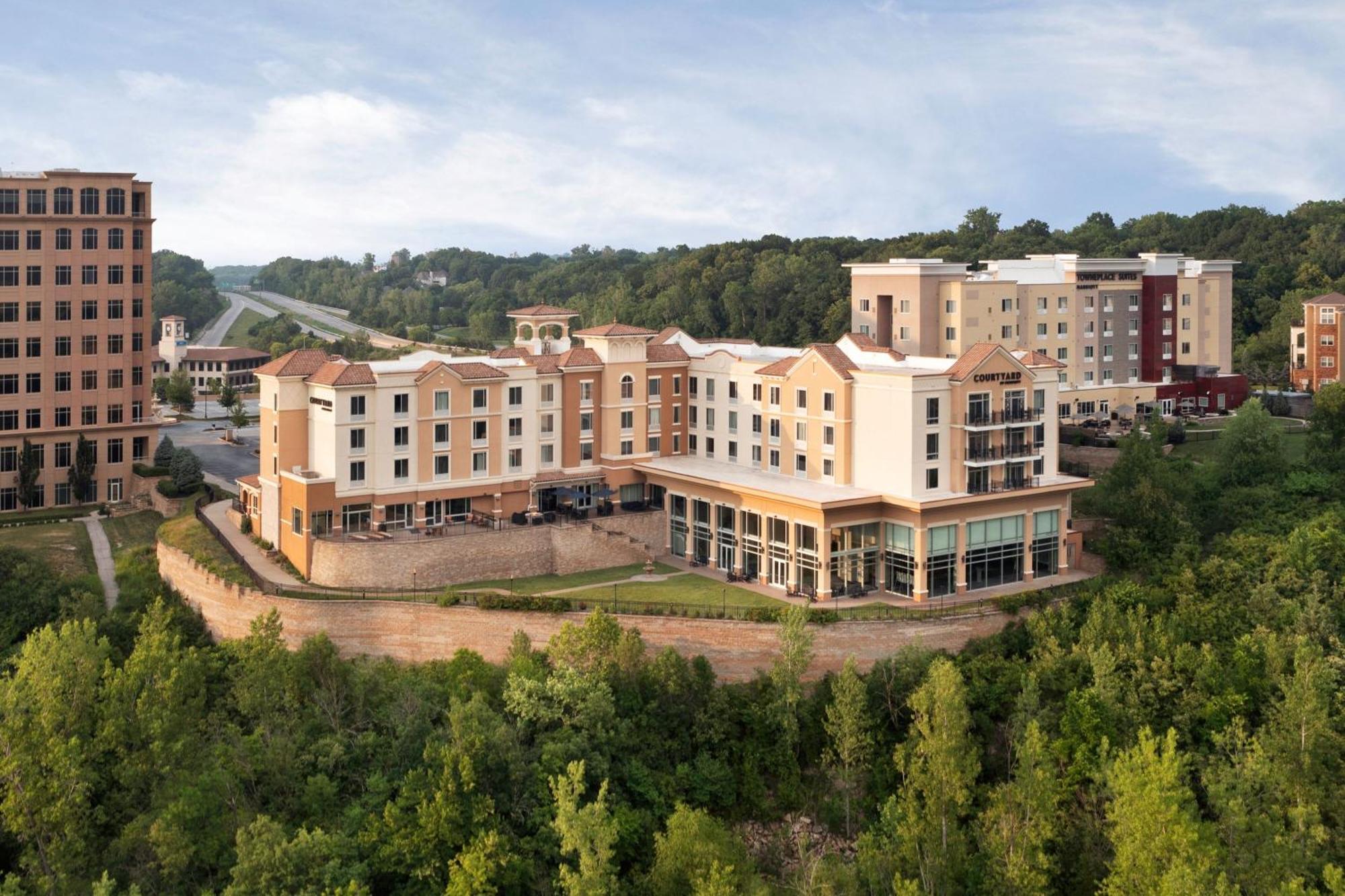 Courtyard Kansas City At Briarcliff Exterior photo